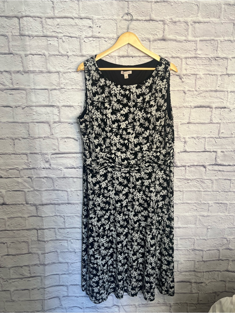 CB Established 1962 plus size 22 Black & White Floral Sleeveless Midi Dress